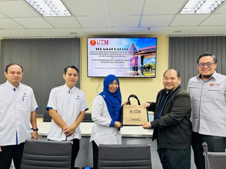 Official Visit to the University Data Management Centre at Universiti Teknologi Malaysia